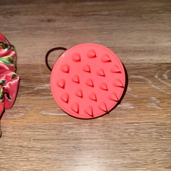 Ceremonia Scalp Masajeador & 100% Satin Scrunchie - Picture 5 of 9